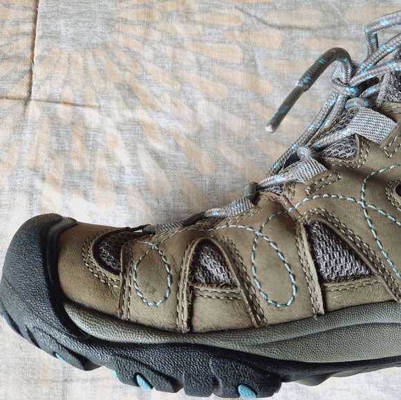 Keen Women's Mid hiking boots zise 7. - Picture 8 of 15
